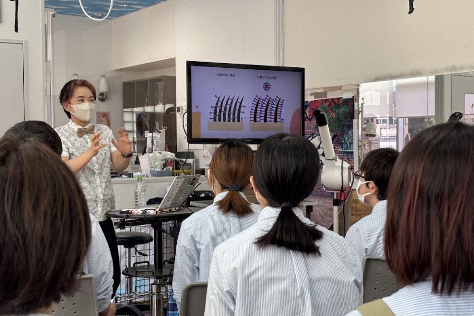 社内研修:石井あゆみ先生のセミナーの様子 社内研修:石井あゆみ先生のセミナーの様子